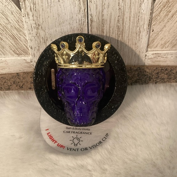 Bath and Body Works 2023 Halloween Light Up Skull Car Vent or Visor Clip - Picture 1 of 5